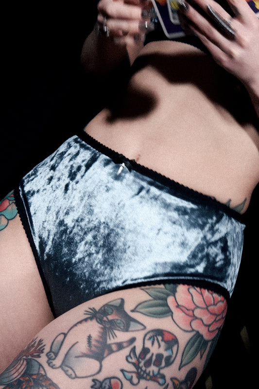 Daniella Knickers Blue Velvet with Dagger