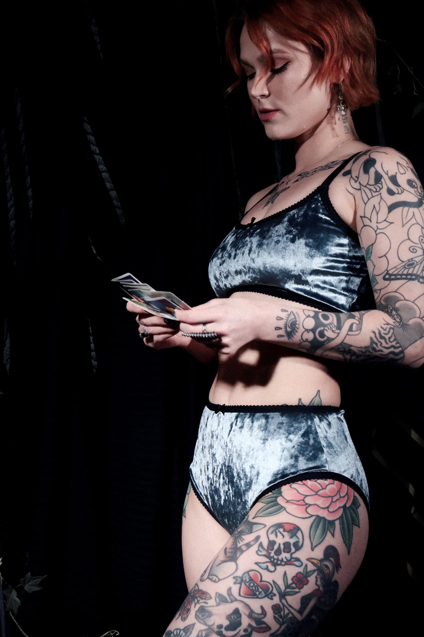 Daniella Knickers Blue Velvet with Dagger